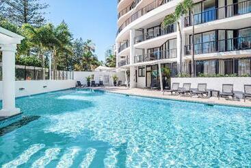هتل Mantra Coolangatta Beach