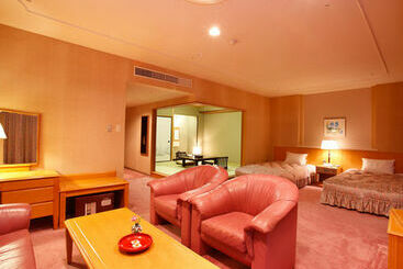 هتل Royal  Yamanaka Onsen Kajikaso
