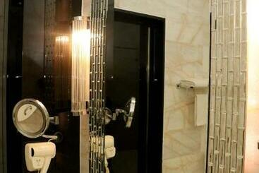 Pacific Regency Hotel Suites