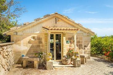 کلبه Agriturismo Val Di Noto