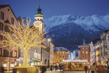 هتل آپارتمان Sepp & Hannis Suiten Im Dorf