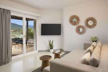 호텔 Baia Di Chia Resort Sardinia, Curio Collection By Hilton
