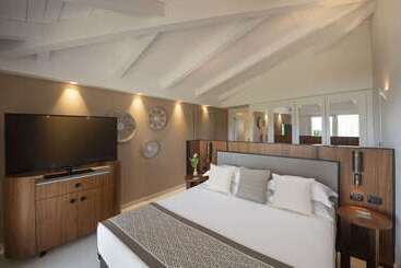 ホテル Baia Di Chia Resort Sardinia, Curio Collection By Hilton