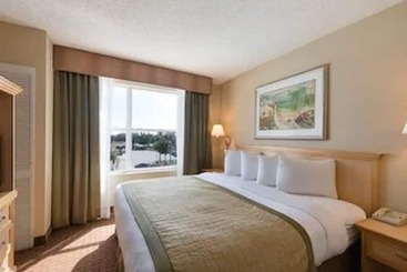 Hotel Baymont By Wyndham Fort Myers Airport