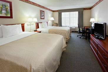 فندق Christiana Inn and Suites