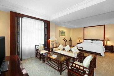 هتل Sheraton Jiuzhaigou Resort