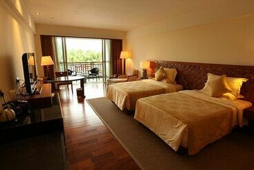 هتل The HNA Beach & Spa Resort