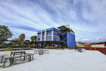 هتل Oyo 4010 Zaara Guest House Syariah