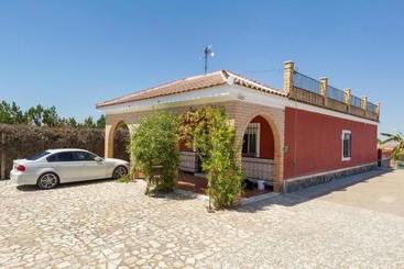 Amazing Home In Olivares With 3 Bedrooms, Outdoor Swimming Pool And Swimming Pool - Olivares