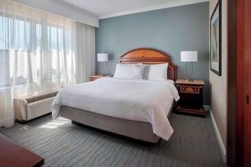 هتل Courtyard By Marriott Saratoga Springs
