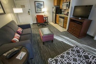 هتل Homewood Suites By Hilton Savannah