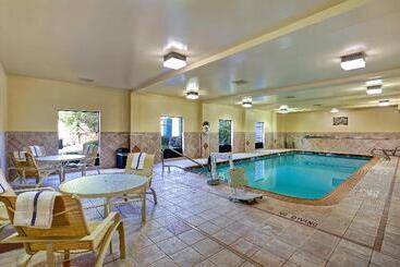 هتل Hampton Inn Cortland