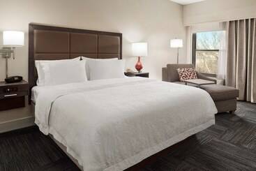 هتل Hampton Inn Lawrence