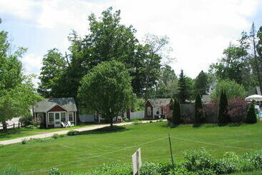 هتل Old Red Inn & Cottages