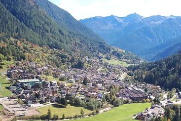 酒店 Ortles Dolomiti Walking & Spa