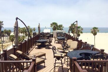 Venice Beach Suites & Hotel