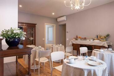 تختخواب و صبحانه In Lucus Guest House