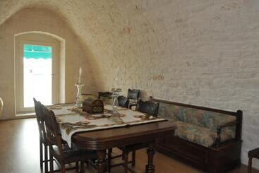 تختخواب و صبحانه Palazzo Agrusti   Residenza D Epoca