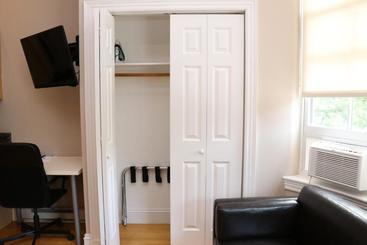 Stylish Downtown Studio In The Southend, C.ave# 3
