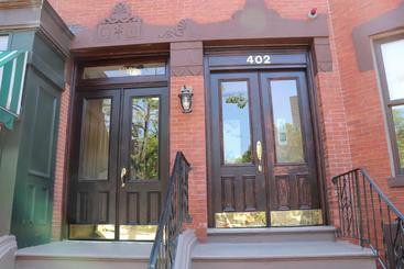 Stylish Downtown Studio In The Southend, C.ave# 3
