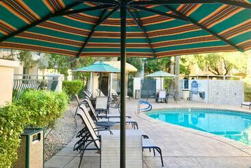 هتل Club De Soleil Allsuite Resort