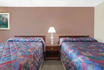 هتل Imperial Inn Grand Blanc