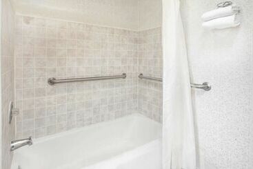 هتل Imperial Inn Grand Blanc