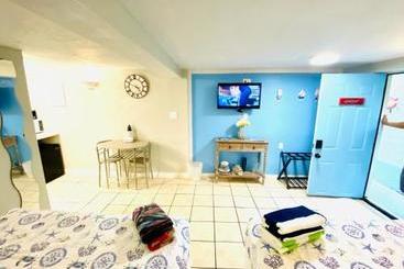 هتل Sun Deck Inn & Suites