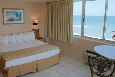 هتل The Suites At Americano Beach