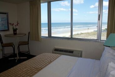 هتل The Suites At Americano Beach