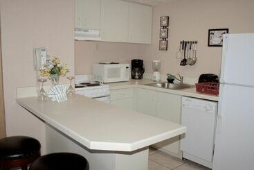 هتل The Suites At Americano Beach