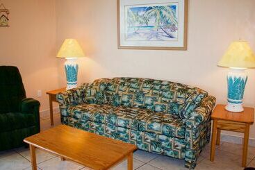 هتل The Suites At Americano Beach