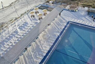 هتل The Suites At Americano Beach