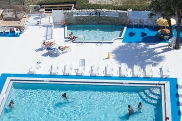 هتل The Suites At Americano Beach