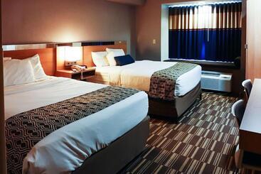 فندق Starkville Inn & Suites