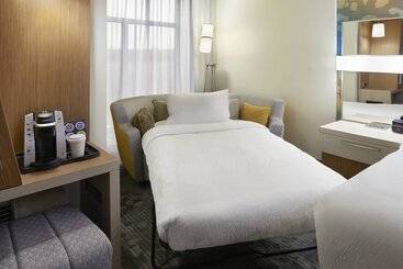 فندق Courtyard By Marriott Oshawa