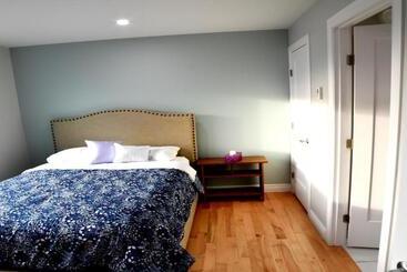 پانسیون Aurora Guest House