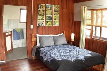 ペンション Montaña Linda Guest House Orosi