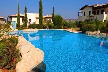 استراحتگاه Aphrodite Hills Rentals   Junior Villas
