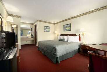 هتل Days Inn By Wyndham Augusta / Fort Eisenhower