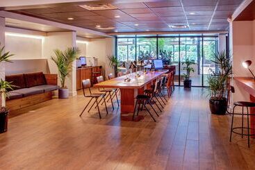 هتل Doubletree By Hilton Atlanta Windy Hill Ballpark