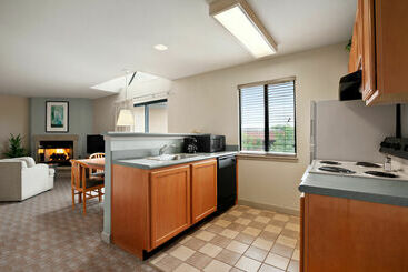 هتل Hawthorn Suites By Wyndham Overland Park