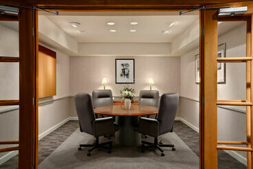 هتل Hawthorn Suites By Wyndham Overland Park