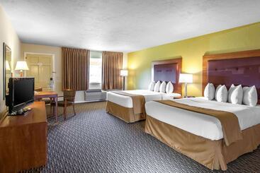 Отель Quality Inn & Suites At Coos Bay