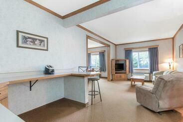 هتل Ramada Limited Bismarck