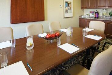 هتل Staybridge Suites Lincoln I 80, An Ihg