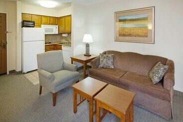 هتل Staybridge Suites Lincoln I 80, An Ihg