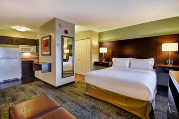 هتل Staybridge Suites Madison   East, An Ihg