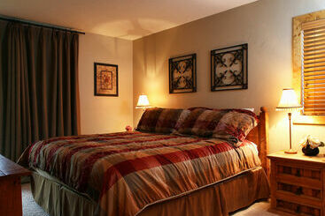 هتل Storm Meadows Townhomes