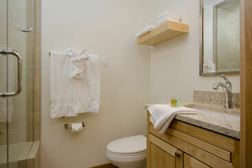 هتل Storm Meadows Townhomes